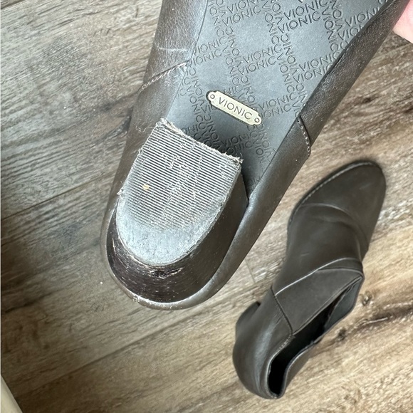 Vionic 326 Point Brown Leather Block Heel Slip On Cap Bootie - Picture 6 of 8